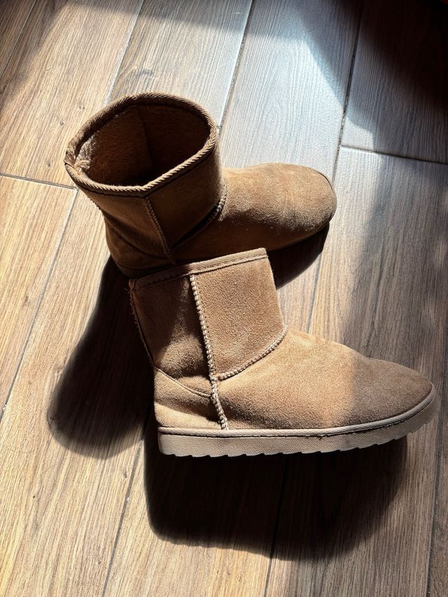 Botas marrones de ante nuevas