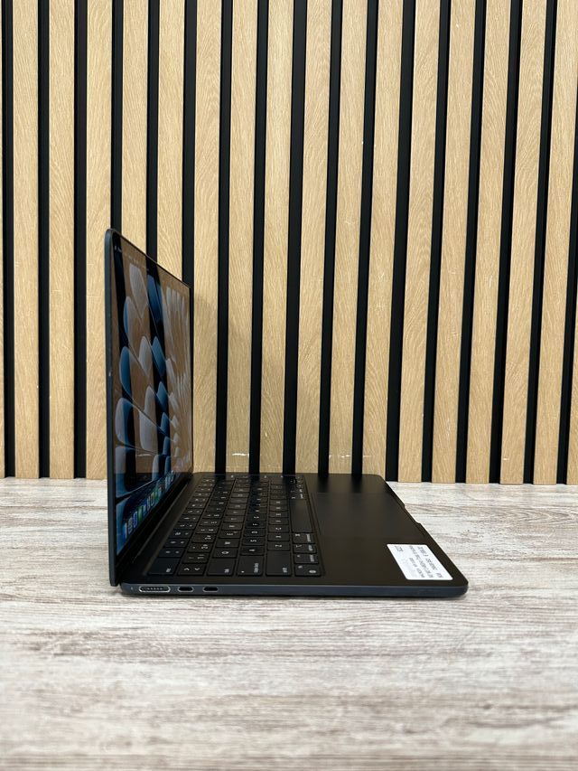 MacBook Air 13" 2022 M2 8gb 256gb SSD