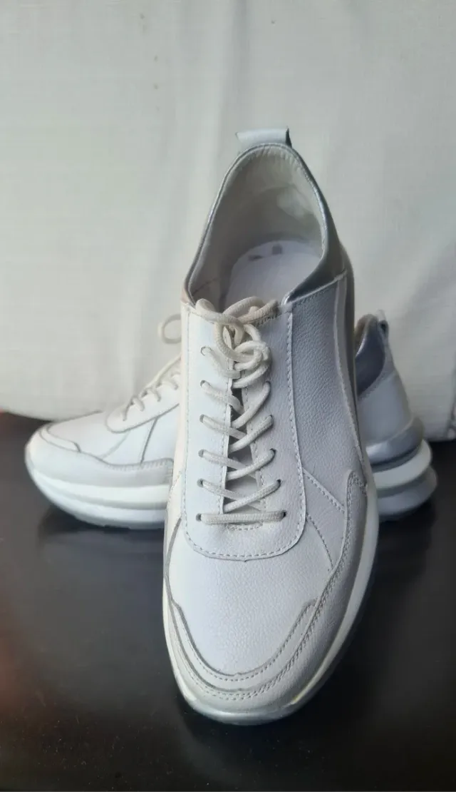 Zapatos de piel blancos y plateados T38