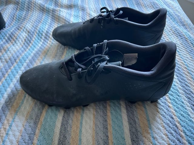 Botas de fútbol negras adidas
