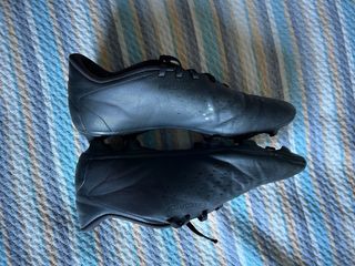 Botas de fútbol negras adidas