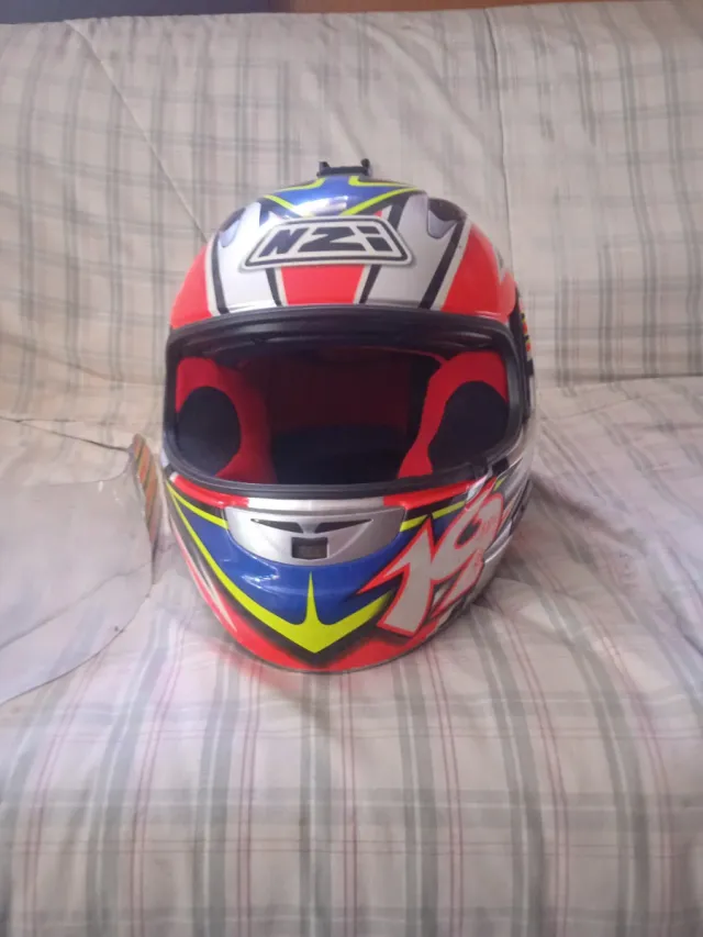 Casco NZI Racing