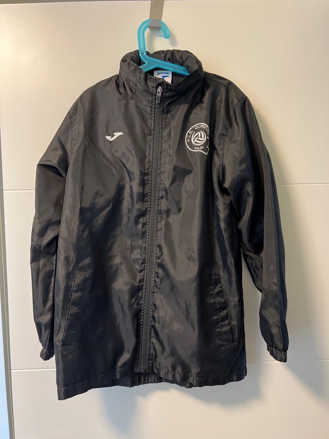 Chubasquero y 2 pantalones cortos fútbol Quirinal