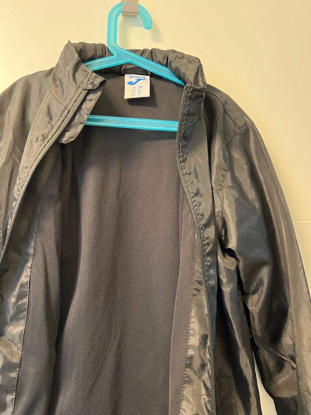 Chubasquero y 2 pantalones cortos fútbol Quirinal