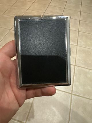 Pitillera metálica negra