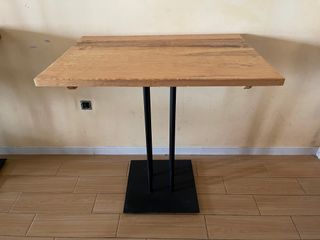 Mesa alta madera y metal