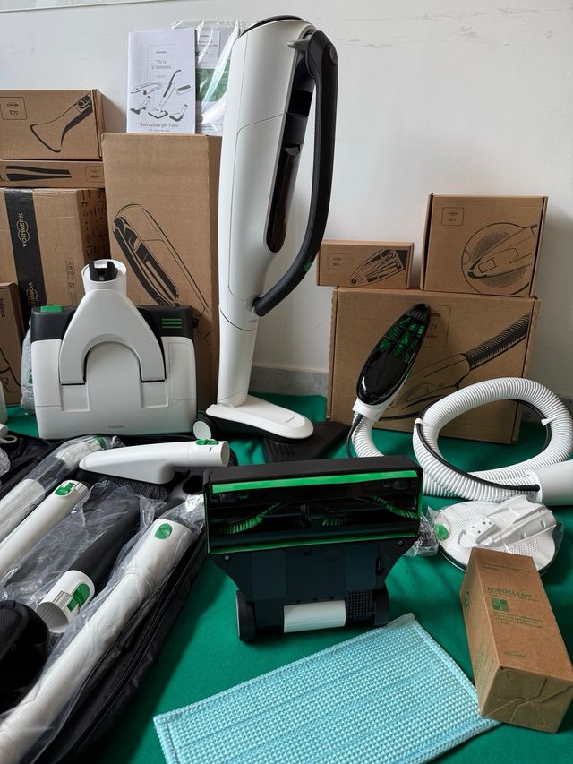 Folletto VK7s completo di TUTTI accessori GARANZIA