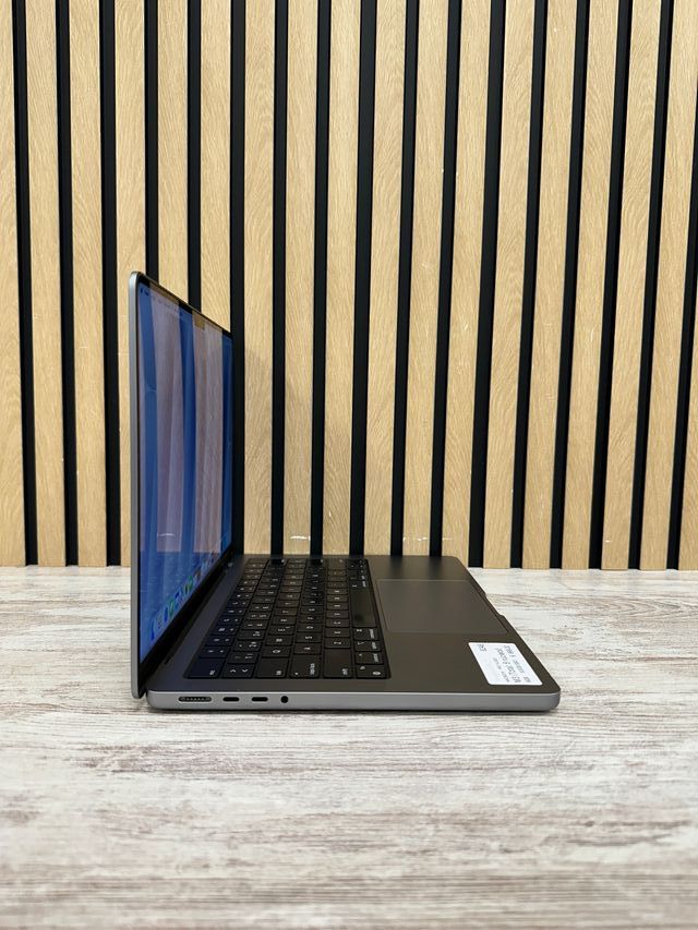 MacBook Pro 14" 2023 M3 8gb 500gb SSD