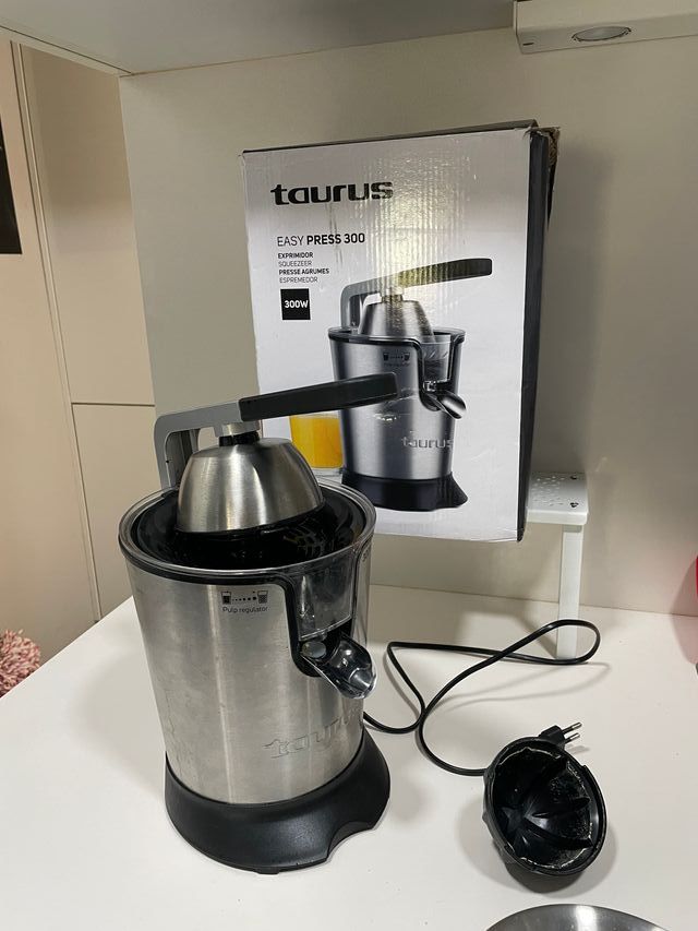 Exprimidor Eléctrico Taurus Easy Press 300