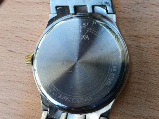 Reloj Bulova Cuarzo Dorado y Plateado