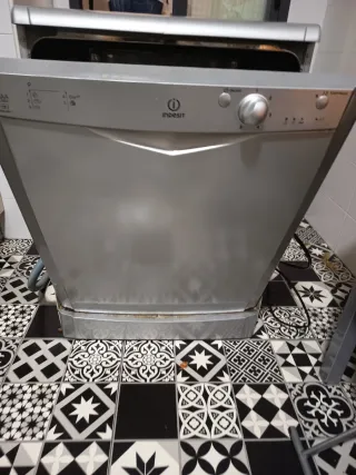Lavastoviglie Indesit silver
