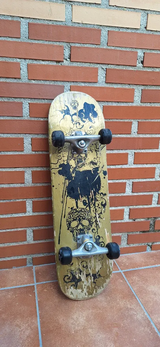 Skate Oxelo con diseño calavera