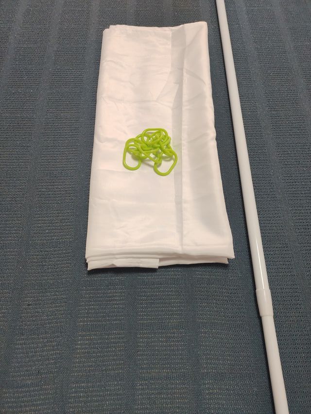 Barra extensible baño y cortina.