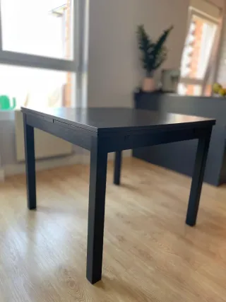 Mesa comedor extensible Ikea Bjursta negra