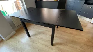 Mesa comedor extensible Ikea Bjursta negra