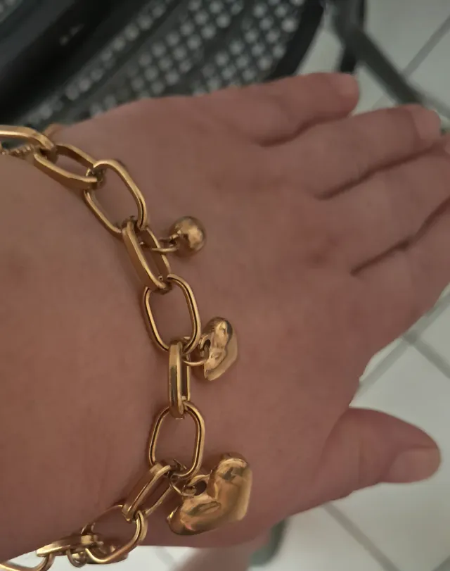 Pulsera Chapada en oro 18k,dorada con corazones.