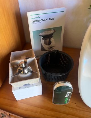 Thermomix TM5 con todos los accesorios
