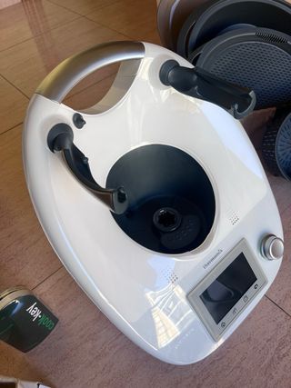 Thermomix TM5 con todos los accesorios