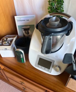 Thermomix TM5 con todos los accesorios