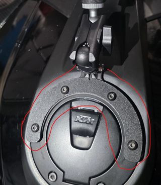 KTM Adv Duke Adaptador deposito camaras y gps 