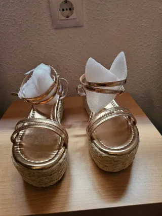 Sandalias oro rosa cuña esparto