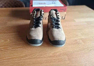 Botas de seguridad Jhayber beige y negro