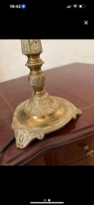 Pie de lámpara bronce dorado labrado