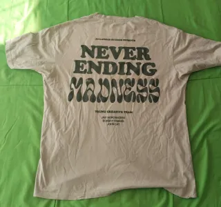 Lote 5 prendas: Sudadera y 4 camisetas