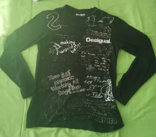 Lote 5 prendas: Sudadera y 4 camisetas
