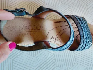 Sandalias cuña piel azul