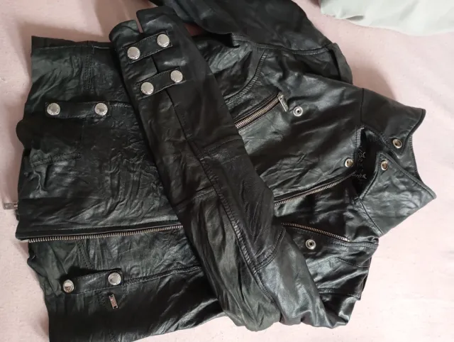 Chaqueta de cuero negra