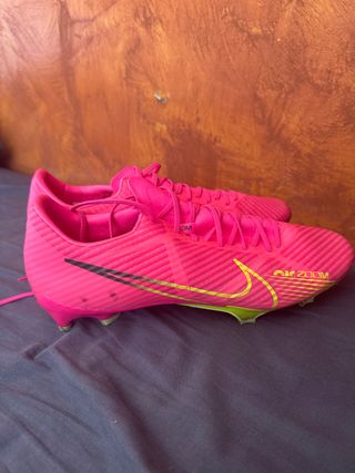 Botas Nike Mercurial Rosas
Talla UK 10
EUR 45