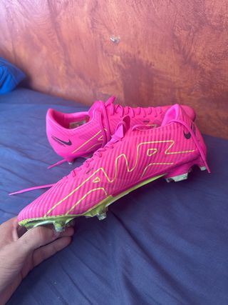 Botas Nike Mercurial Rosas
Talla UK 10
EUR 45