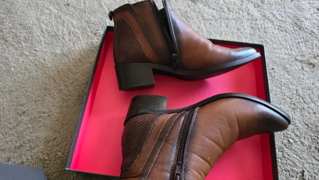 Botas Foreva Pele Castanha Tamanho 36