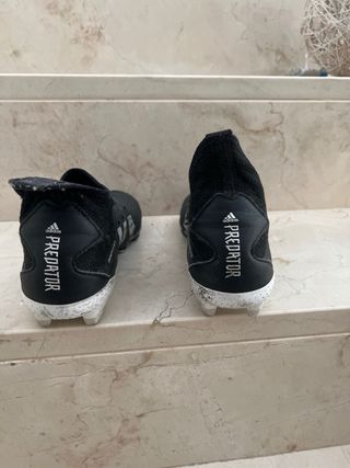 Botas de fútbol Adidas Predator sin cordones