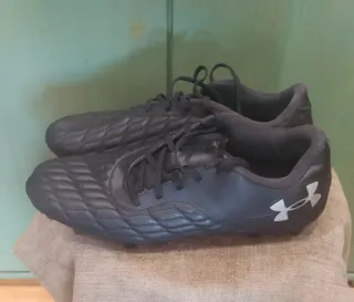 Botas de fútbol Under Armour Negras
