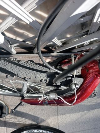 Bici de montaña roja