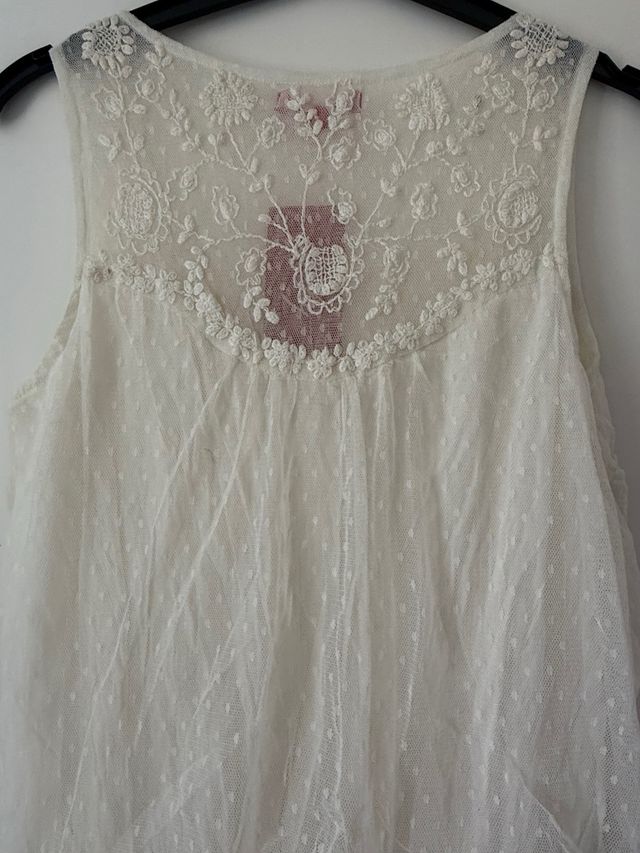 Vestido  Derhy  tul plumeti bordado blanco T.S