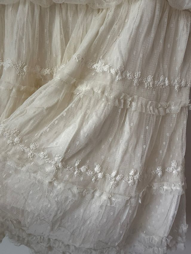 Vestido  Derhy  tul plumeti bordado blanco T.S