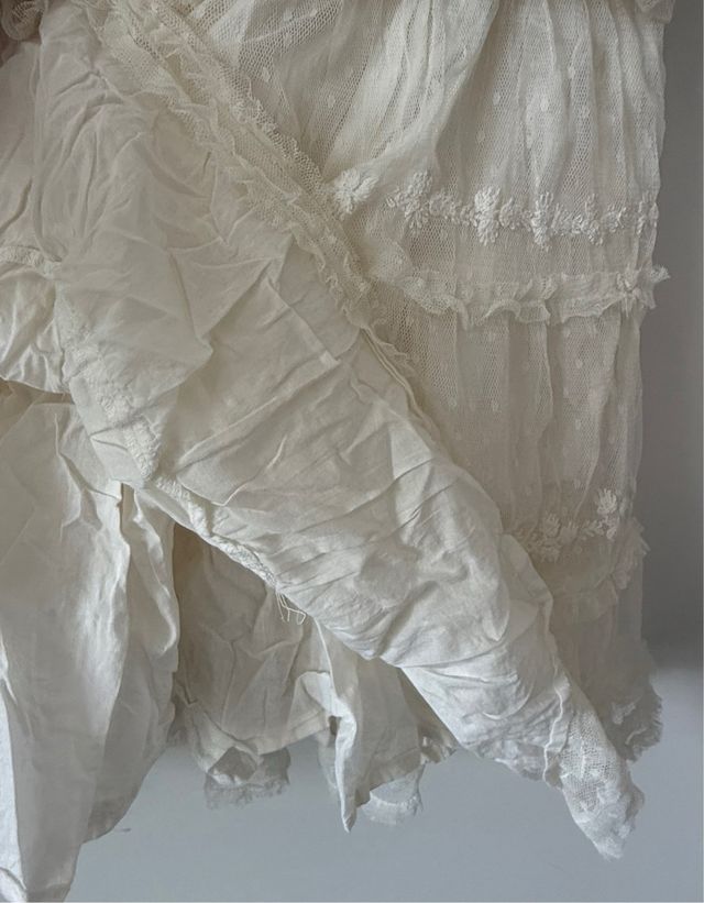 Vestido  Derhy  tul plumeti bordado blanco T.S