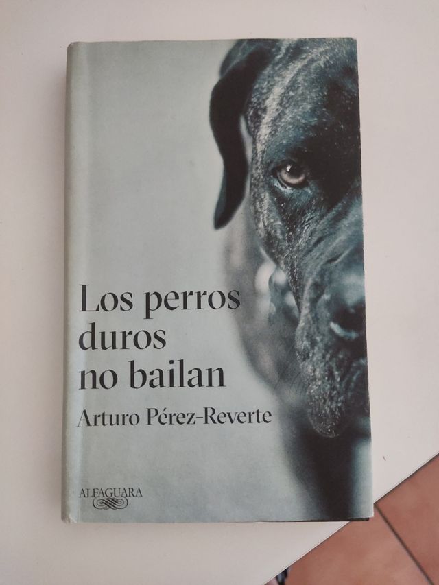 Los perros duros no bailan / Tough Dogs Don't D...