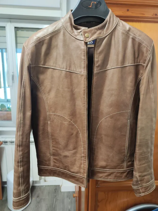 Cazadora de cuero de búfalo marrón
