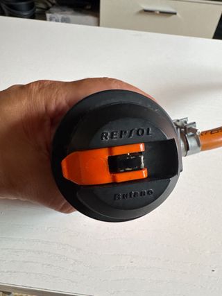 Regulador de gas para bombona marca Repsol