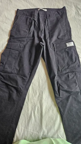 Pantalón cargo Zara chico talla 40 negro