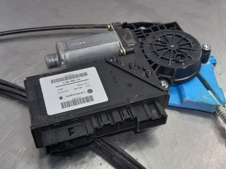 ELEVALUNAS DELANTERO DERECHO VOLKSWAGEN TOUAREG (