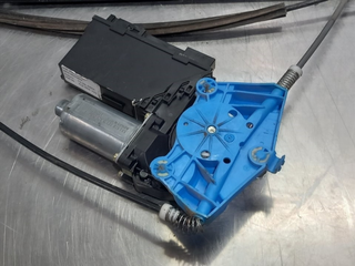 ELEVALUNAS DELANTERO DERECHO VOLKSWAGEN TOUAREG (