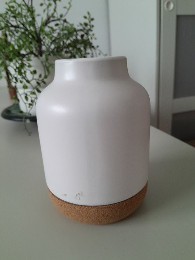 Jarrón decorativo cerámica y corcho