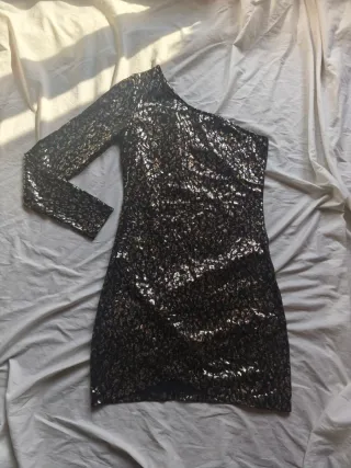 Vestido asimétrico animal print negro y dorado
