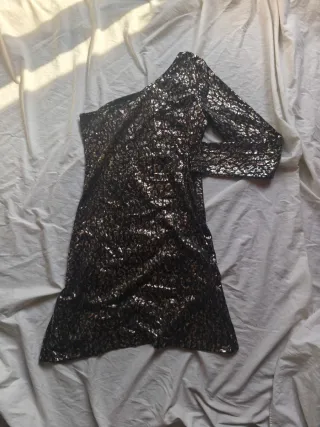 Vestido asimétrico animal print negro y dorado