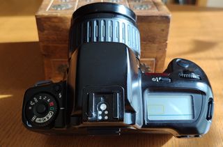 Cámara Canon EOS 10 + Canon EF 35-105mm + GR-60.